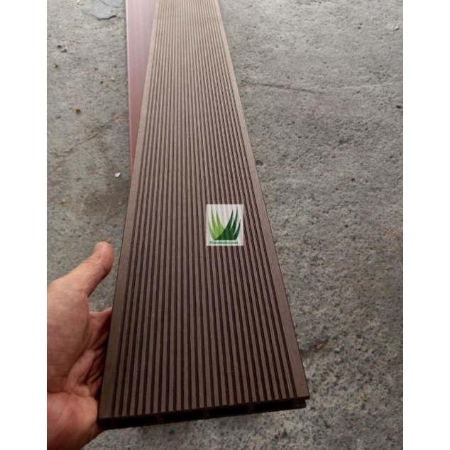 Thanh sàn gỗ nhựa 4 lỗ vuông  hồ bơi, sân vườn, hồ cá, kt 140x25x2200mm, giao trong ngày