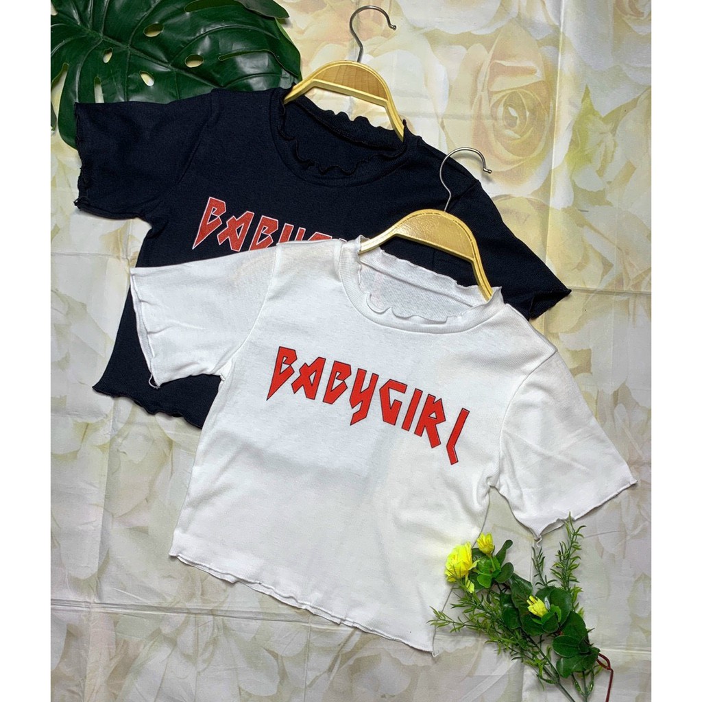 Áo kiểu croptop cuốn biên in chữ trước ngực xinh xinh , chất len gân mềm mịn