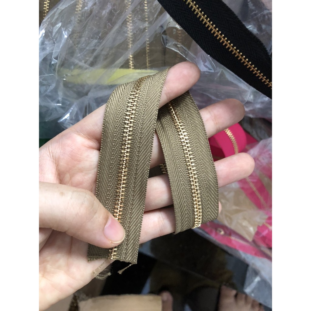 dây kéo mét răng 3( chưa gồm đầu và chặn kéo)