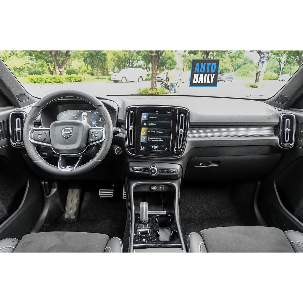 VOLVO XC40: Phim PPF dán màn công tơ mét - AUTO6&lt;Made in Việt Nam&gt;chống xước, che phủ các vết xước cũ.