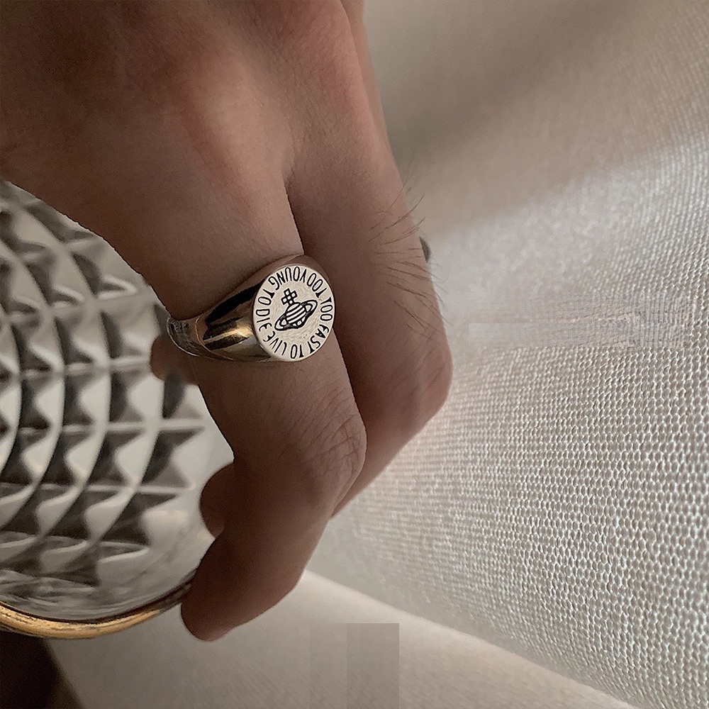 Nhẫn signet chạm khắc màu bạc đẹp unisex tùy chỉnh size cho nam nữ - Signet Ring BROO