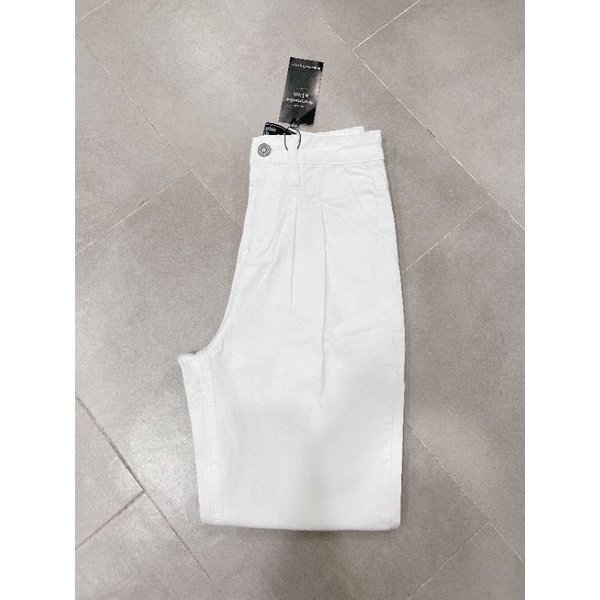 Jean baggy quá đẹp,lại thêm màu trắng cực dễ phối đồ lại cực Fashion