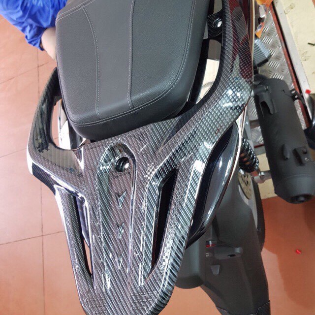 Ốp Tay Xách Cảng Sau SH 2020 - 2023 Sơn Carbon Cực Đẹp!