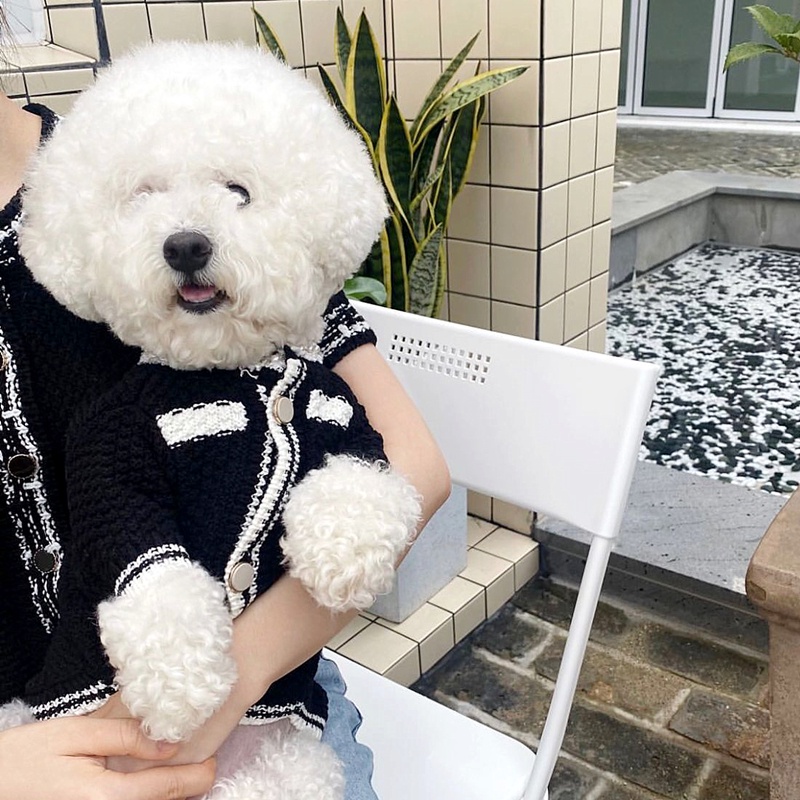 Áo cadigan len cho chó mèo hai màu đen trắng