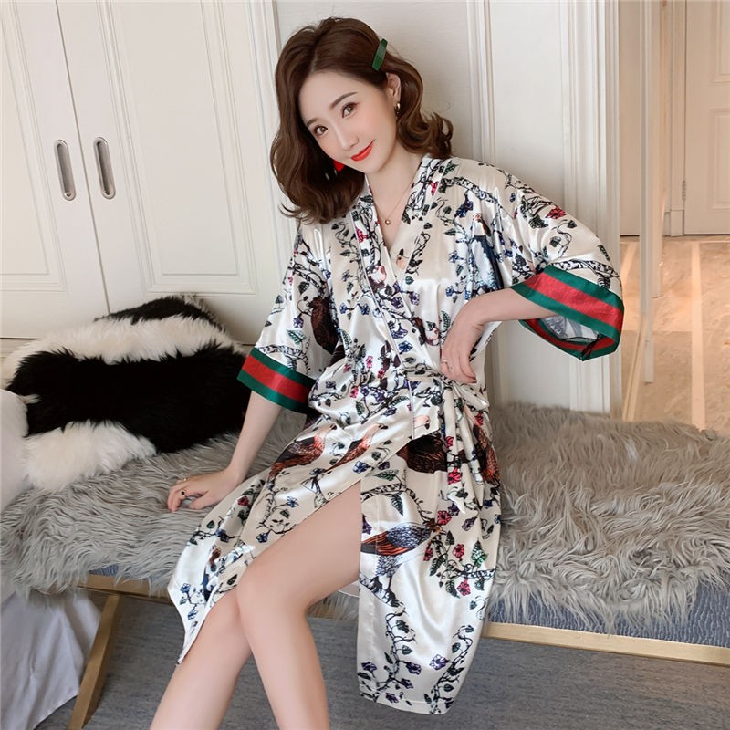 Pijama phong cách Hàn Quốc nữ mùa hè băng lụa sexy áo len mỏng cardigan ngủ dài giữa kéo sợi choàng tắm tại nhà