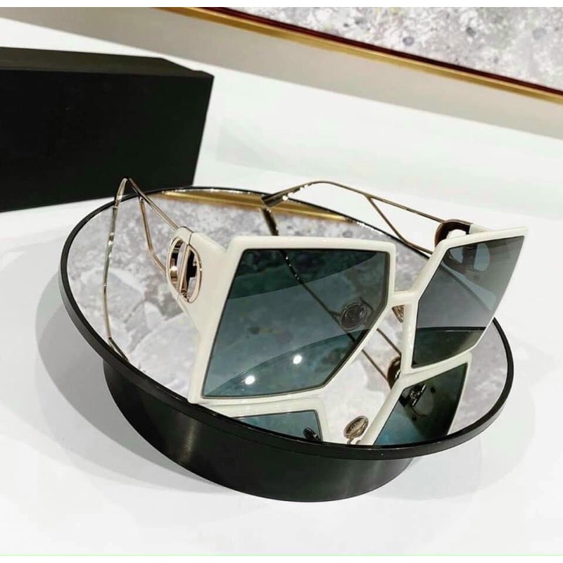 Kính Hiệu Vuông Lớn Sành Điệu | BigBuy360 - bigbuy360.vn