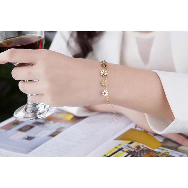 Lắc tay titan hoa cúc màu vàng tươi siêu đẹp, bền màu hợp thời trang, dễ phối đồ