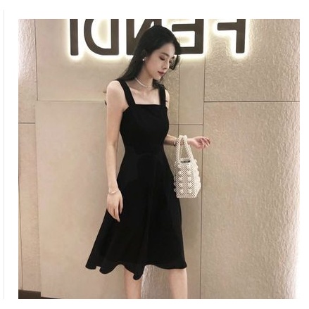 Váy hai dây đen quai bản to cực tôn dáng sang trọng