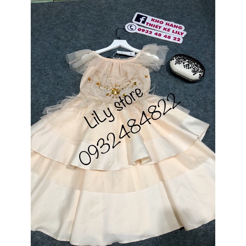 ảnh và video thậ 1000% Đầm xoè trễ vai lông vũ