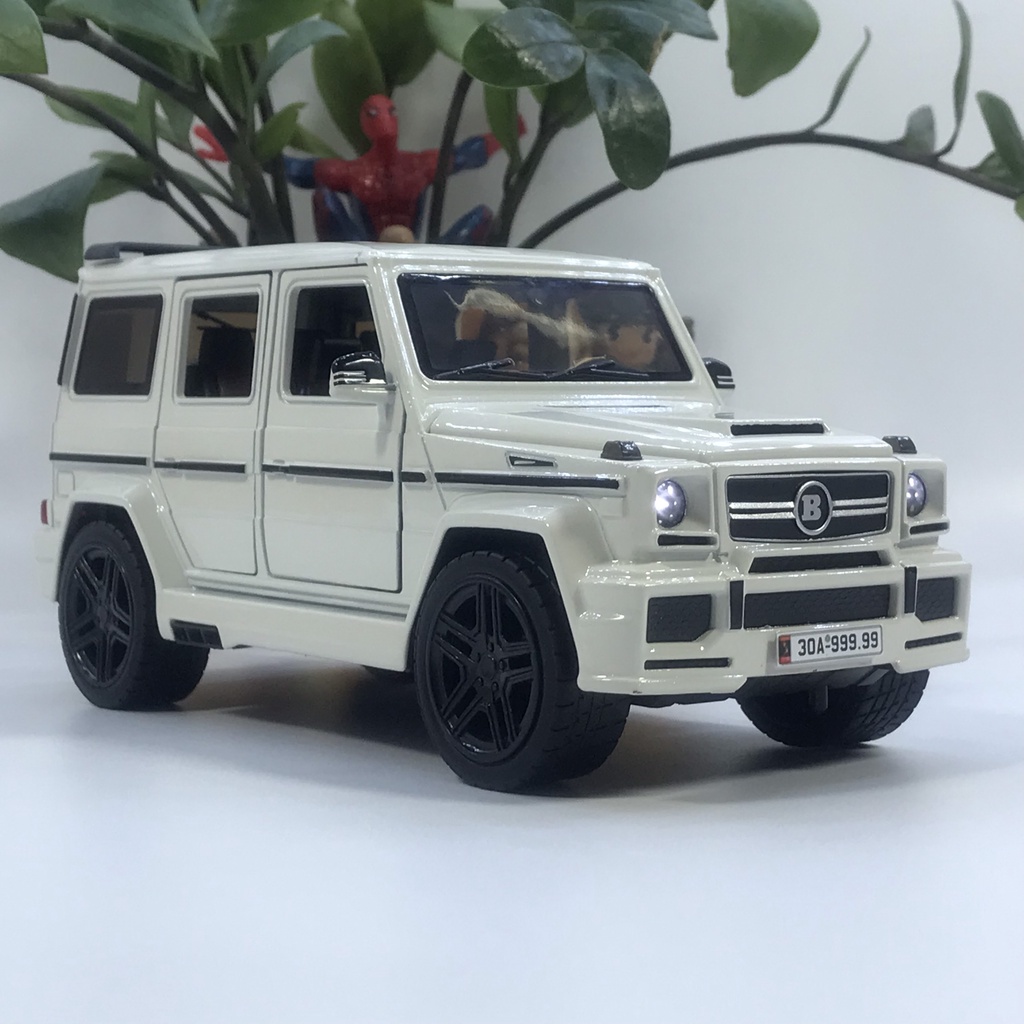 Mô hình xe ô tô Mercedes AMG G65 Brabus tỷ lệ 1:24 bằng kim loại