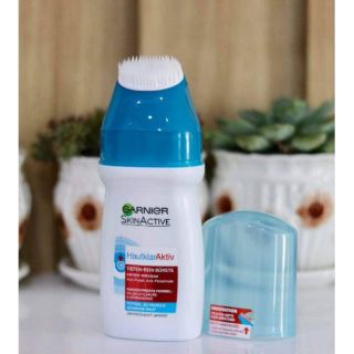 Sữa rửa mặt trị mụn trứng cá Garnier