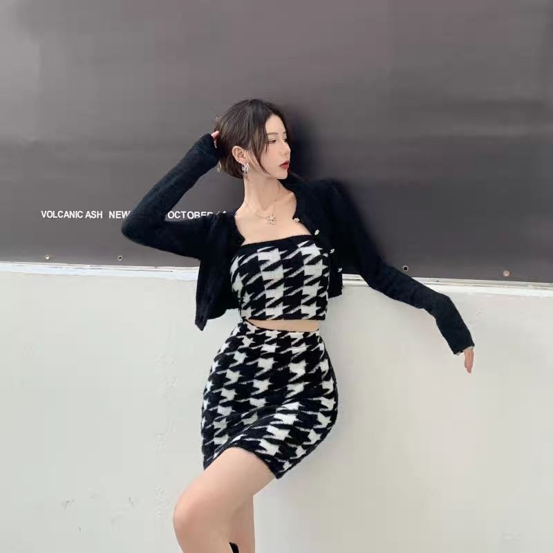 Order 2 tuần set váy len 3 món