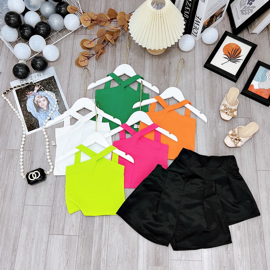 Set áo cổ chéo quần đen bé gái