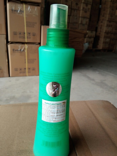 Xịt dưỡng tóc Rotary xanh 250ml