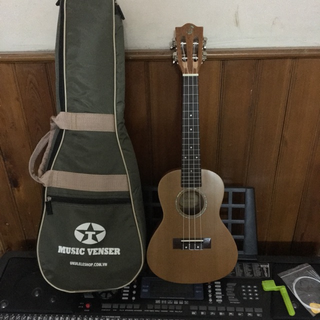 ĐÀN UKULELE CONCERT CẦN CLASSIC ( tặng kèm phụ kiện )