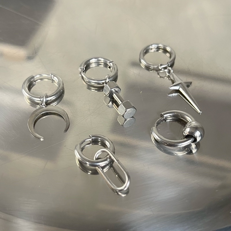 Khuyên tai 10mm có xỏ lỗ thép không gỉ