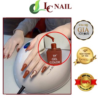 Sơn móng tay màu cam đất, Tone sơn hàn được ưa chuộng nhất năm 2021