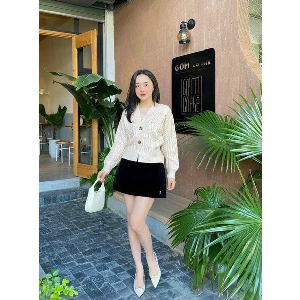 Chân váy ngắn lưng cao thêu ong vàng chất tuyết mưa dày dặn - Mã CV573