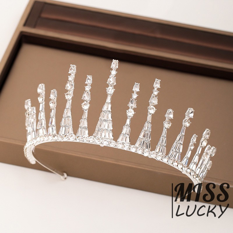 Vương miện đính kim cương giả sang trọng cho cô dâu