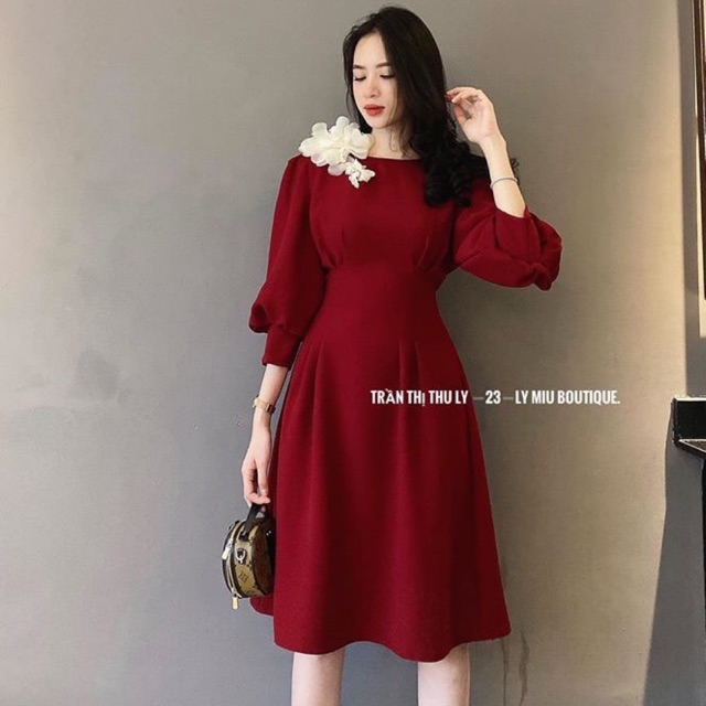 Đầm xoè qua gối