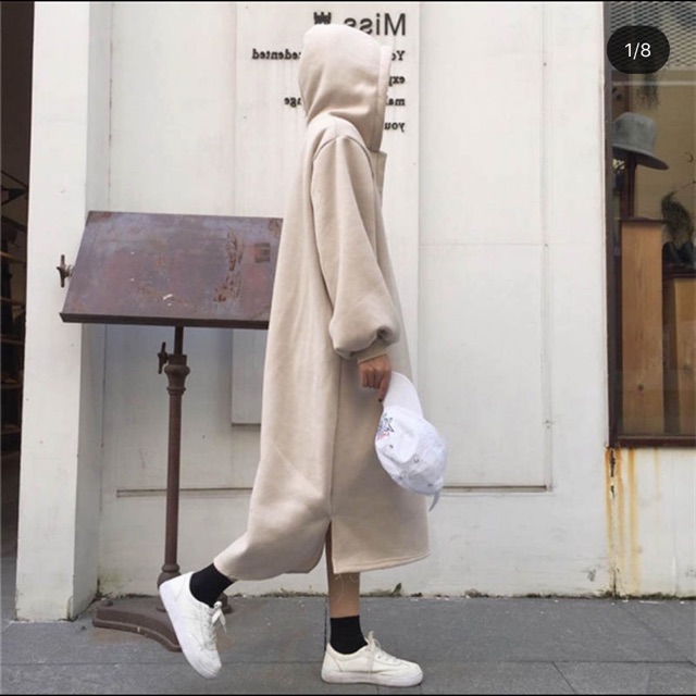 Váy dáng hoodie màu be - đen