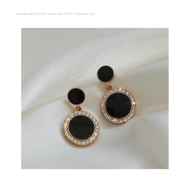 Bông tai dáng tròn màu đen kiểu dáng đơn giản