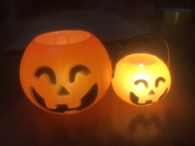 Giỏ Bí ngô nhựa đựng kẹo Halloween