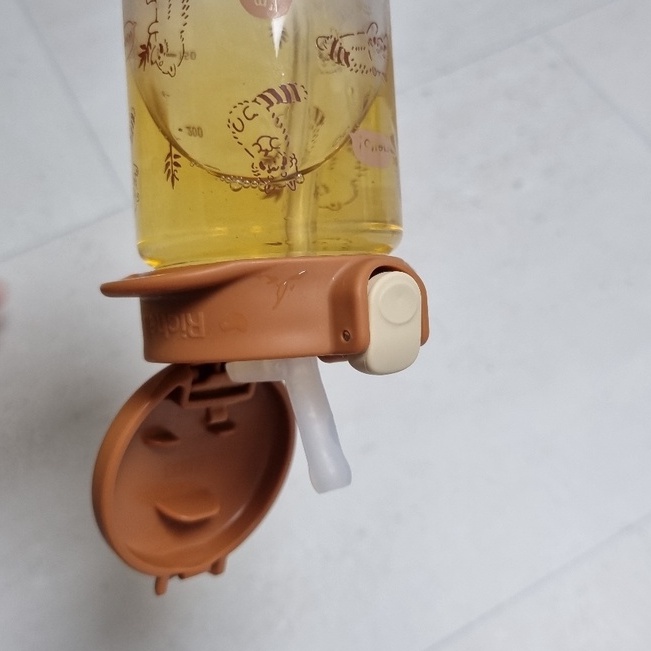 Bình uống nước Richell AQ Slim Straw  Bottle Mug R 160ml, 240ml