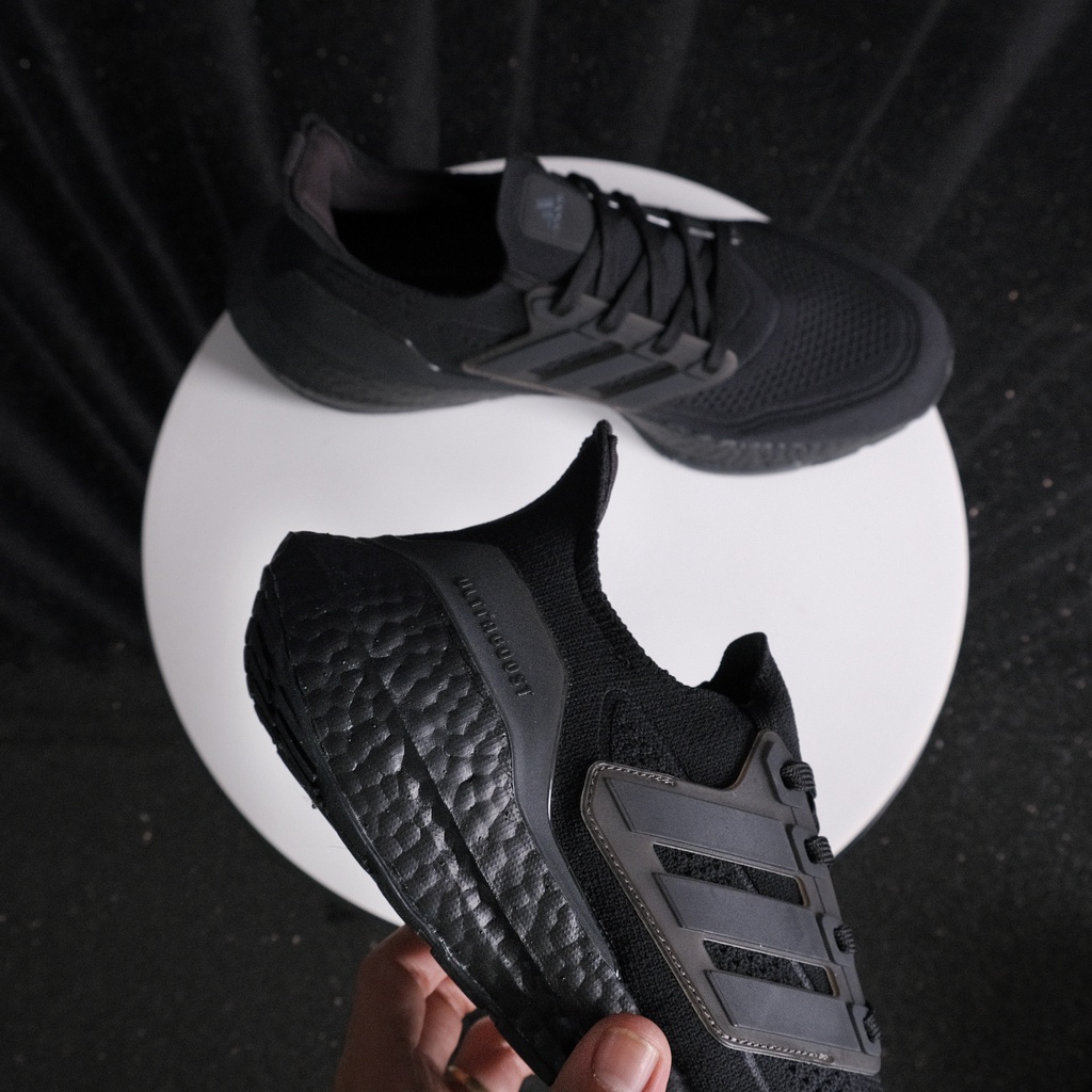 Giày thể thao ub 7.0 1.1