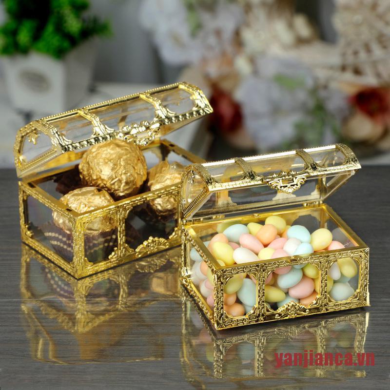 Hộp Nhựa Đựng Bánh Kẹo Cưới Thiết Kế Đục Lỗ Màu Vàng Kim Sang Trọng