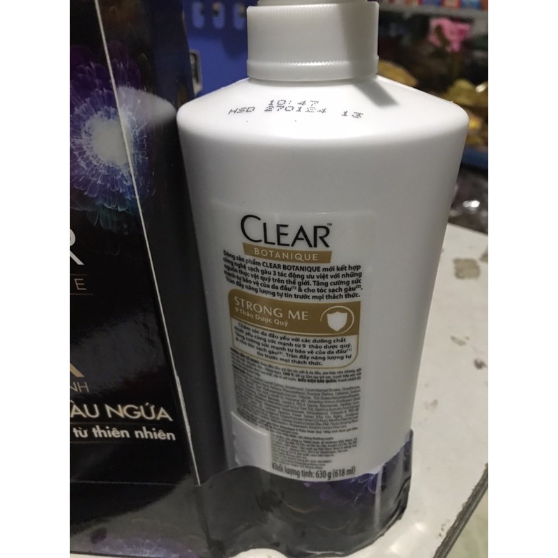 Dầu Gội Sạch Gàu 9 Thảo Dược Quý Clear Botanique STRONG ME 630g