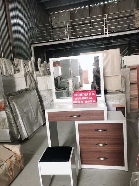 Bàn trang điểm BT18