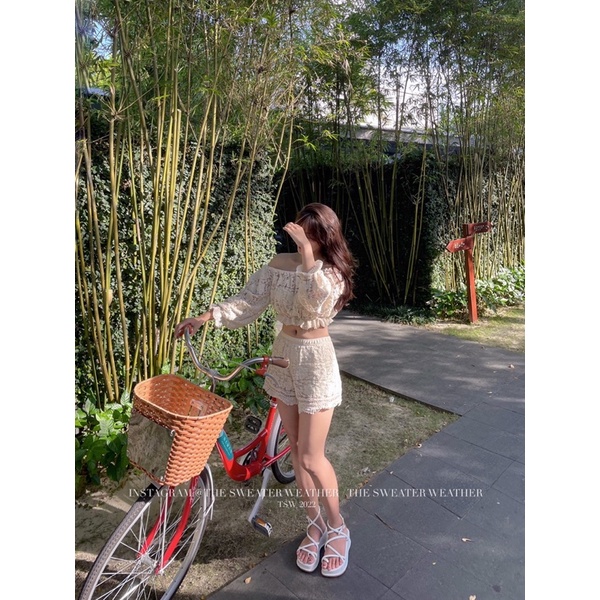 Set rời áo ren kem trễ vai dài tay kèm quần short ren 2 lớp the.sweaterweather TSW (ảnh thật)