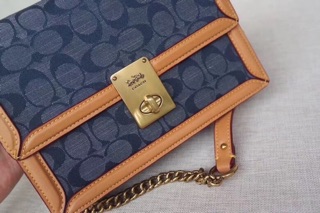 Coach hutton shoulder mẫu mới