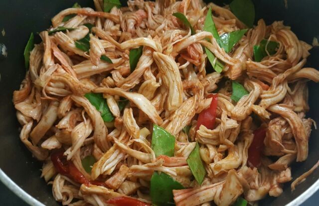 KHÔ GÀ LÁ CHANH trộn nhân thập cẩm