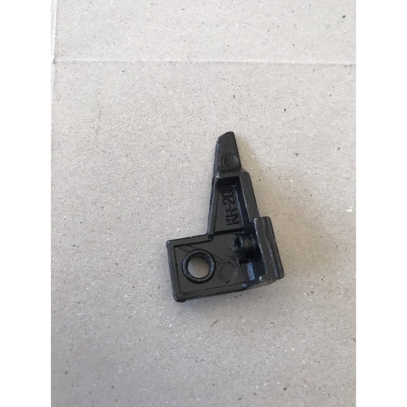 cùi gắn dao trên máy vắt sổ siruba 4 ống