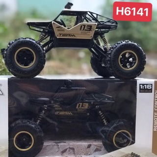 Xe địa hình sắt ROck Crawler có sạc pin.