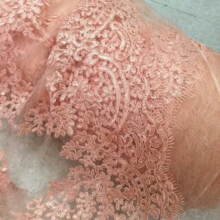 Vải ren thêu cam sữa( cô hằng)