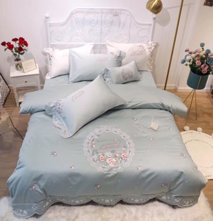 Set chăn ga lụa thêu Love