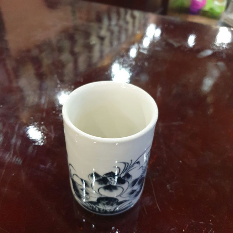 CỐC LY SỨ DÁNG TRỤ VẼ SEN CHÀM 200ml H10 × D7. CỐC SỨ BÁT TRÀNG. Cốc uống nước, cốc uống trà xanh