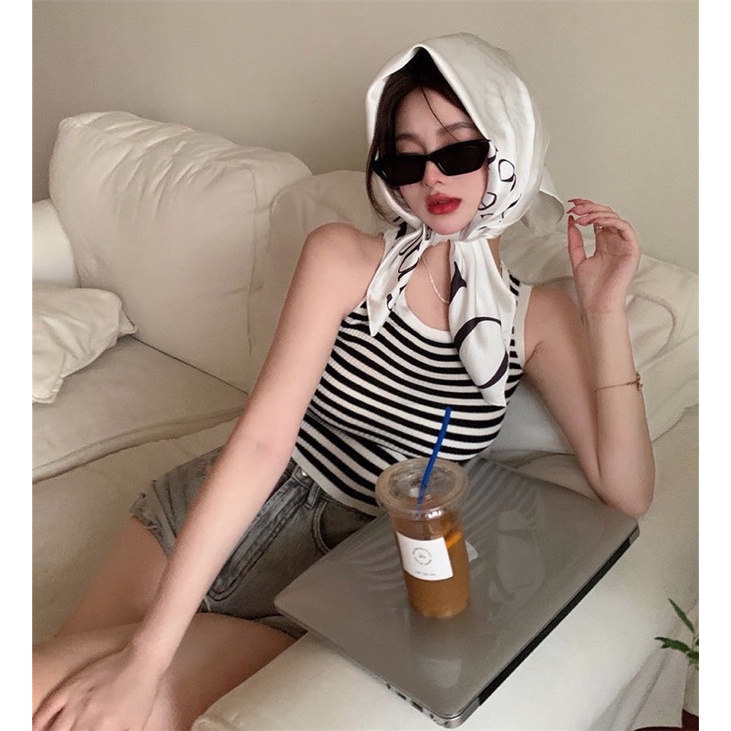 Áo len sọc sát nách