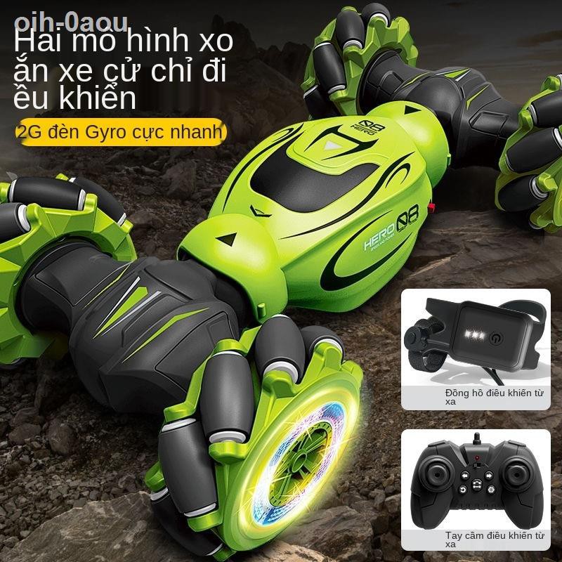 Điều khiển từ xa quá khổ cử chỉ xe địa hình cảm biến bốn bánh leo núi xoắn đồ chơi trẻ em ô tô điện cậu bé