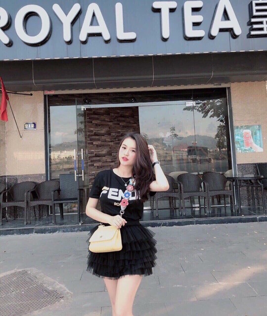 Chân váy tầng ngắn