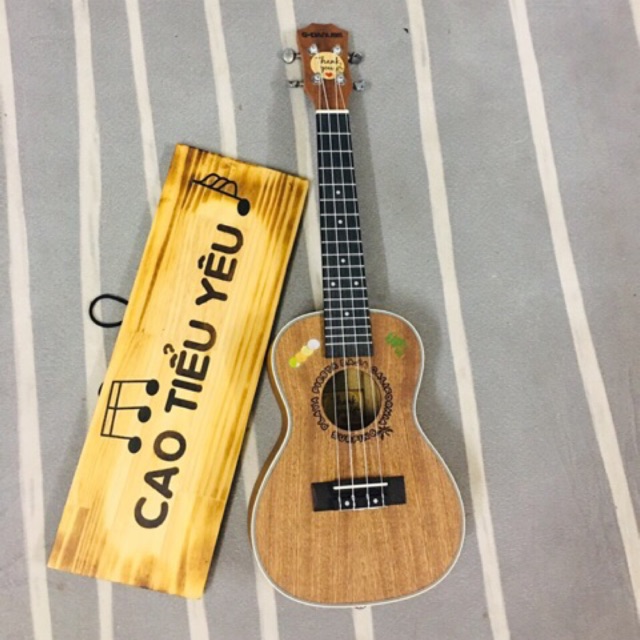 Ukulele tenor test Cao Tiểu Yêu