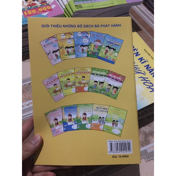 Vở rèn kỹ năng viết chữ hoa