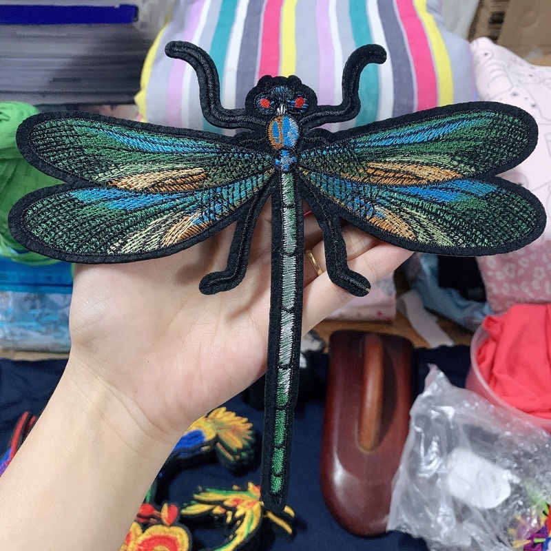 Hình ủi chuồn chuồn