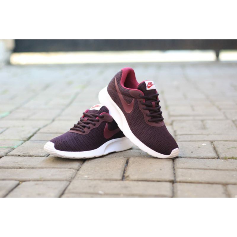 Giày Thể Thao Nike Tanjun Maroon Thiết Kế Trẻ Trung Năng Động