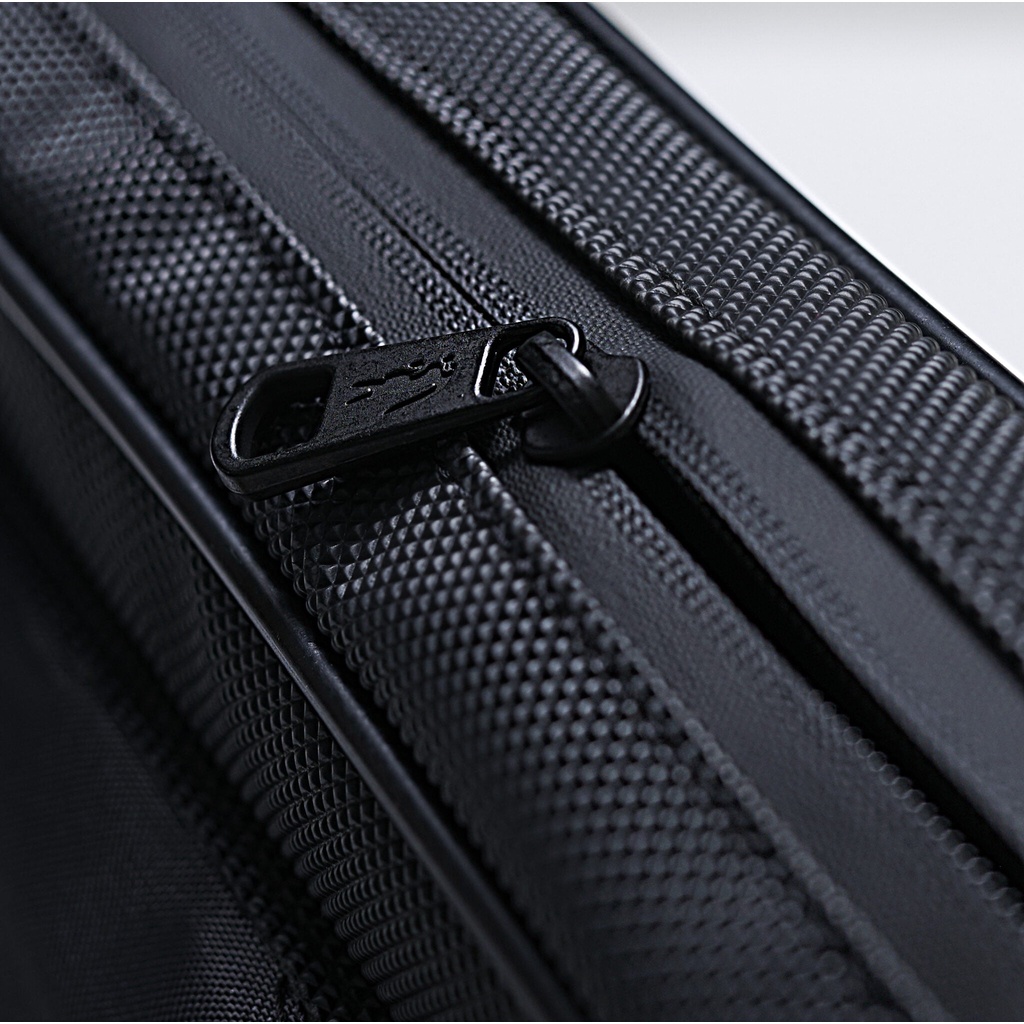 Túi Đeo Chéo Thời Trang Thể Thao Unisex Nam Nữ LC Classic Sport Bag 2022