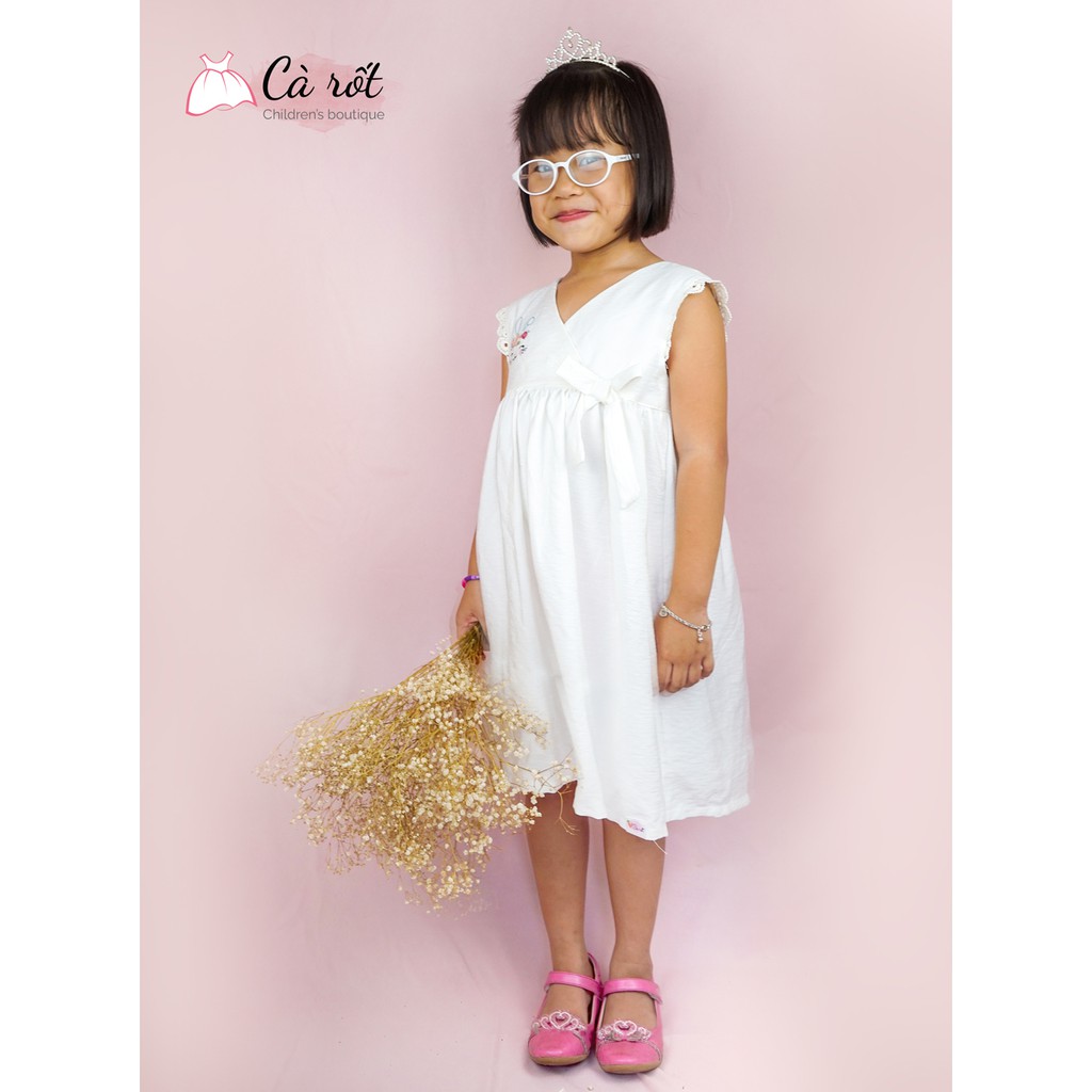 Đầm bé gái thêu tay vải đũi, đầm thêu tay thiết kế, đầm không tay màu trắng - Cà Rốt Dress