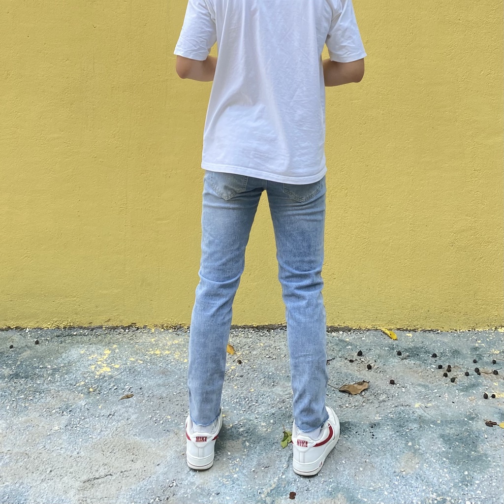 Quần jean nam hơi ôm rách gối, quần jean slimfit trơn xanh nước co giãn tốt,  897 - 111, Snomad SN004